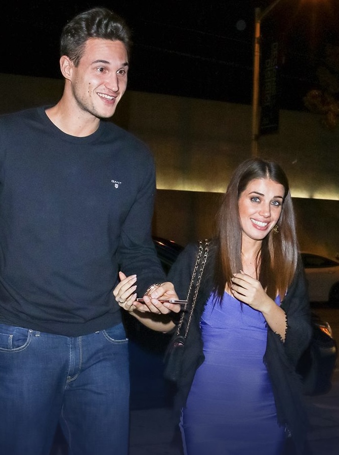 半岛体育官网-加里纳利妻子在波多黎各海边被鲨鱼咬伤，怀有身孕但目前脱离危险