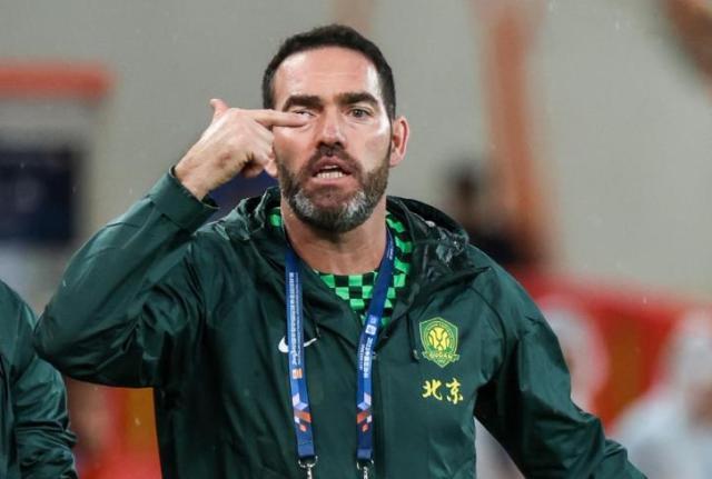 半岛体育入口-343阵型惹恼了国安球迷 苏亚雷斯开局就被喊下课