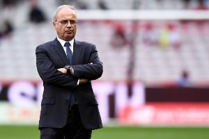 半岛体育官网-法媒：坎波斯正与一家欧洲豪门谈判加盟，且英超球队也对他感兴趣