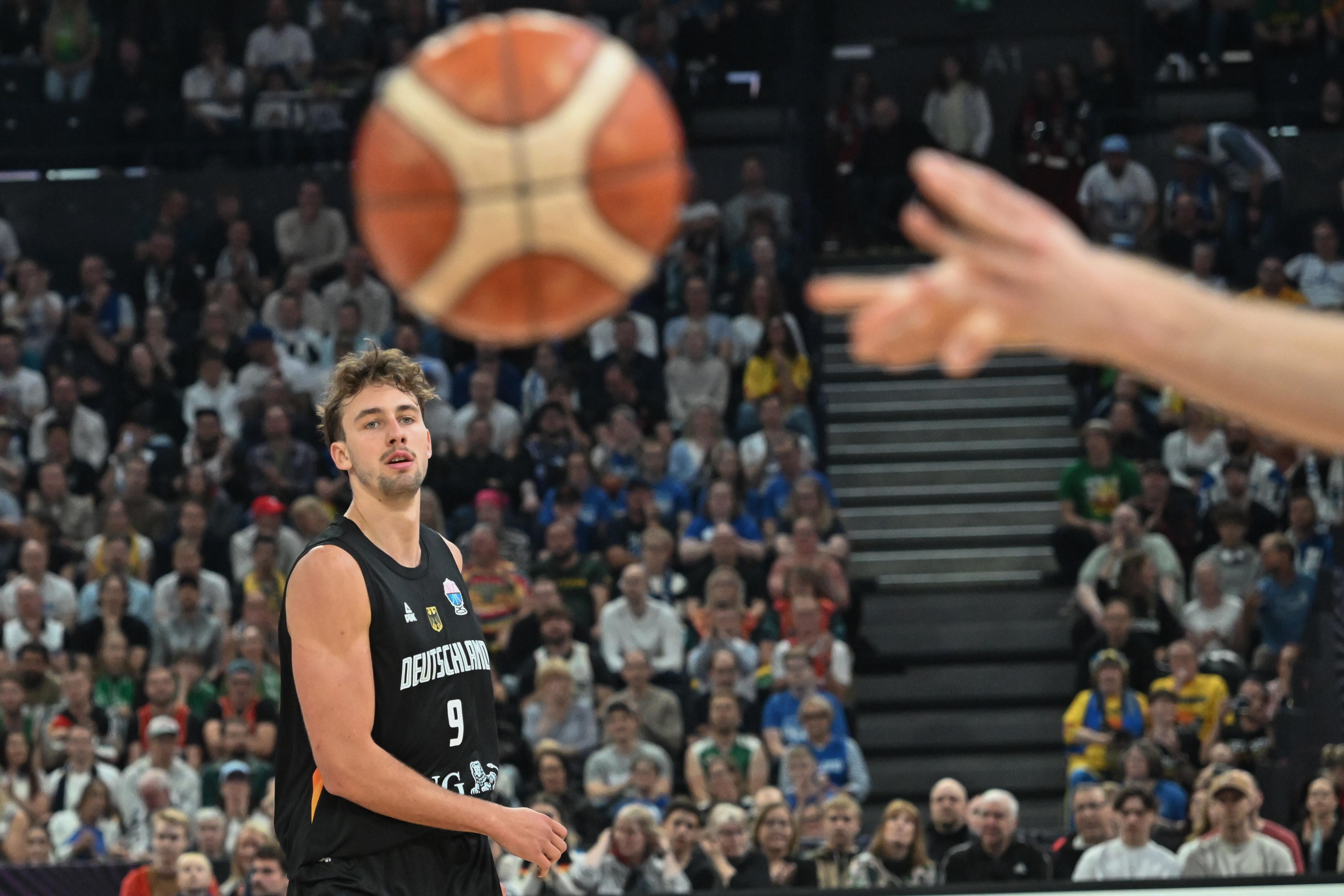 半岛体育入口-两队唯一得分上双！小瓦格纳半场10中3拿到10分3板2助