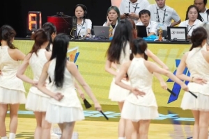 半岛体育-AUBL亚洲大学生篮球联赛半决赛开打 赛前精彩啦啦队表演来袭