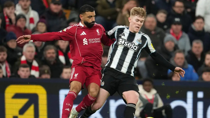 半岛体育官网-萨拉赫对阵纽卡斯尔老将的一次动作引发警钟|穆罕默德·萨拉赫|利物浦|特里皮尔|史蒂夫-尼科尔|穆罕默德-萨拉赫_新浪体育_新浪新闻