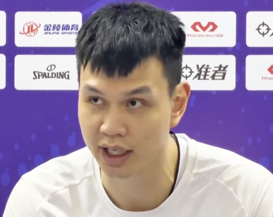 半岛体育-许钟豪炮轰队内外援：来到中国不要嚣张，我们不是来伺候你的
